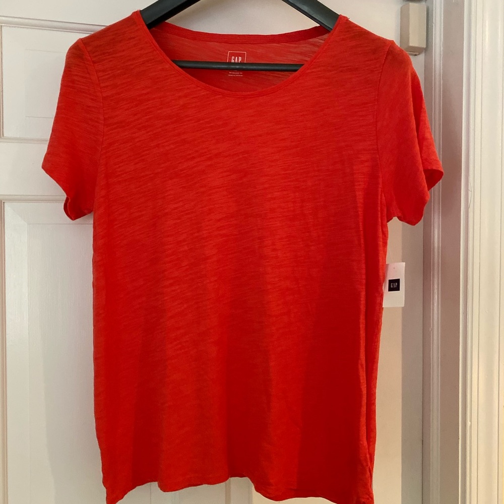 🆕 NWT Gap orangish red XL short sleeve top
